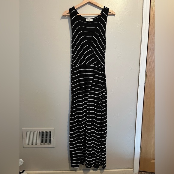 Jessica Simpson Maxi Dress
Striped Wrap Tie Waist Black & White - Picture 6 of 13